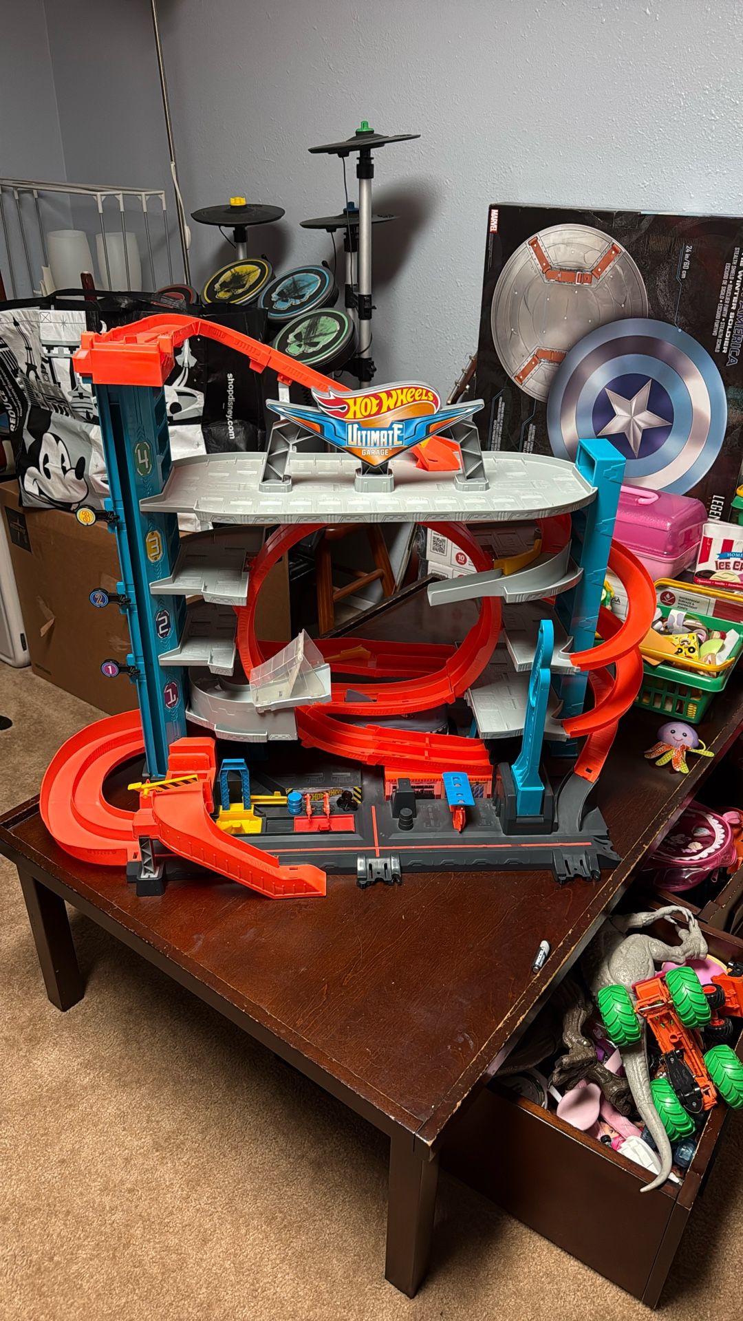 Hot Wheels Ultimate Garage (Shark Edition)