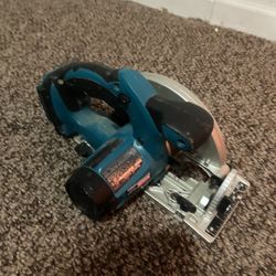 Circular Saw De Batería. Makita  