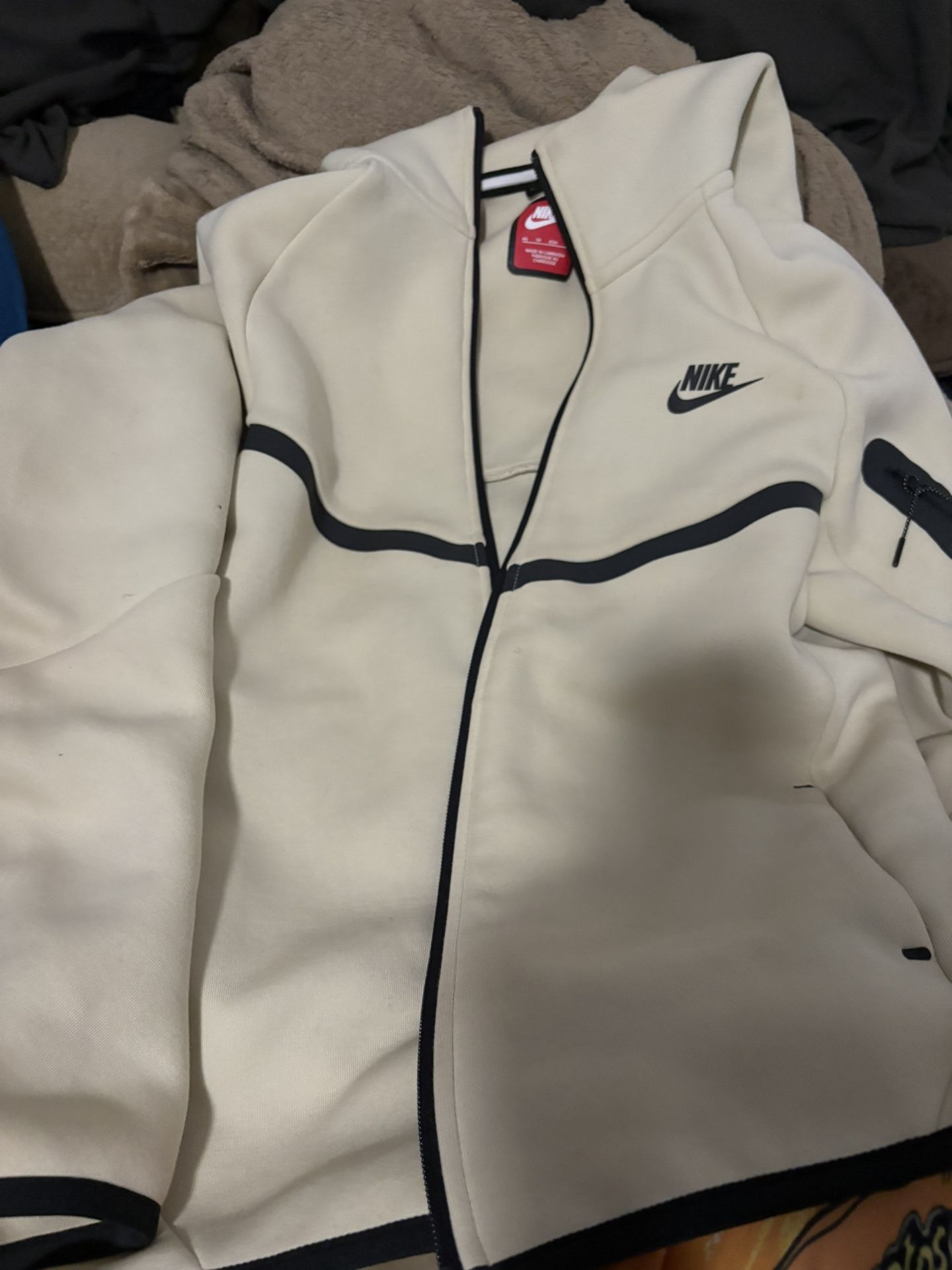 Nike Tech PLUS The Sweats !