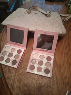 WOMEN'S PURSE AND MAKEUP $30 PICK UP IN SUN VALLEY