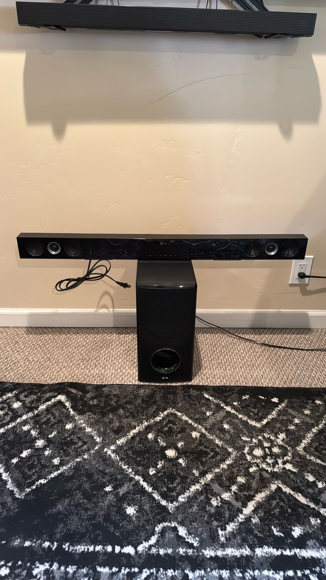 LG Soundbar With Subwoofer 