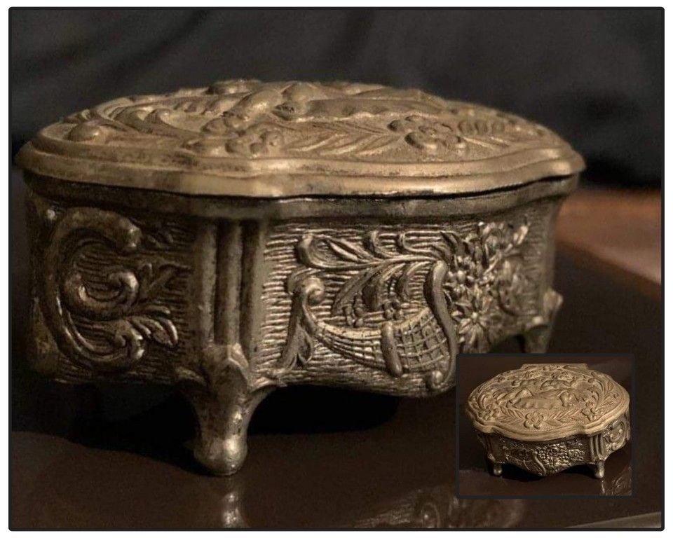 VINTAGE ORNATE FOOTED SILVER JEWELRY CASKET KEEPSAKE TRINKET STORAGE BOX CHERUB ANGEL DECOR