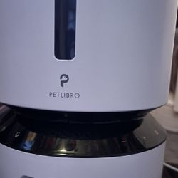 pet feeding dispenser
