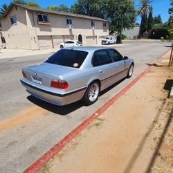 Bmw 2001 4,900 o,b,o 