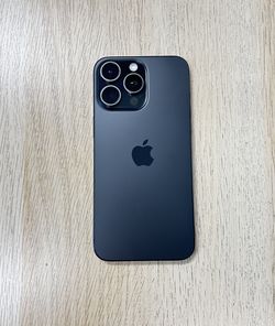 iPhone 15 Pro Max - Unlocked - 256GB