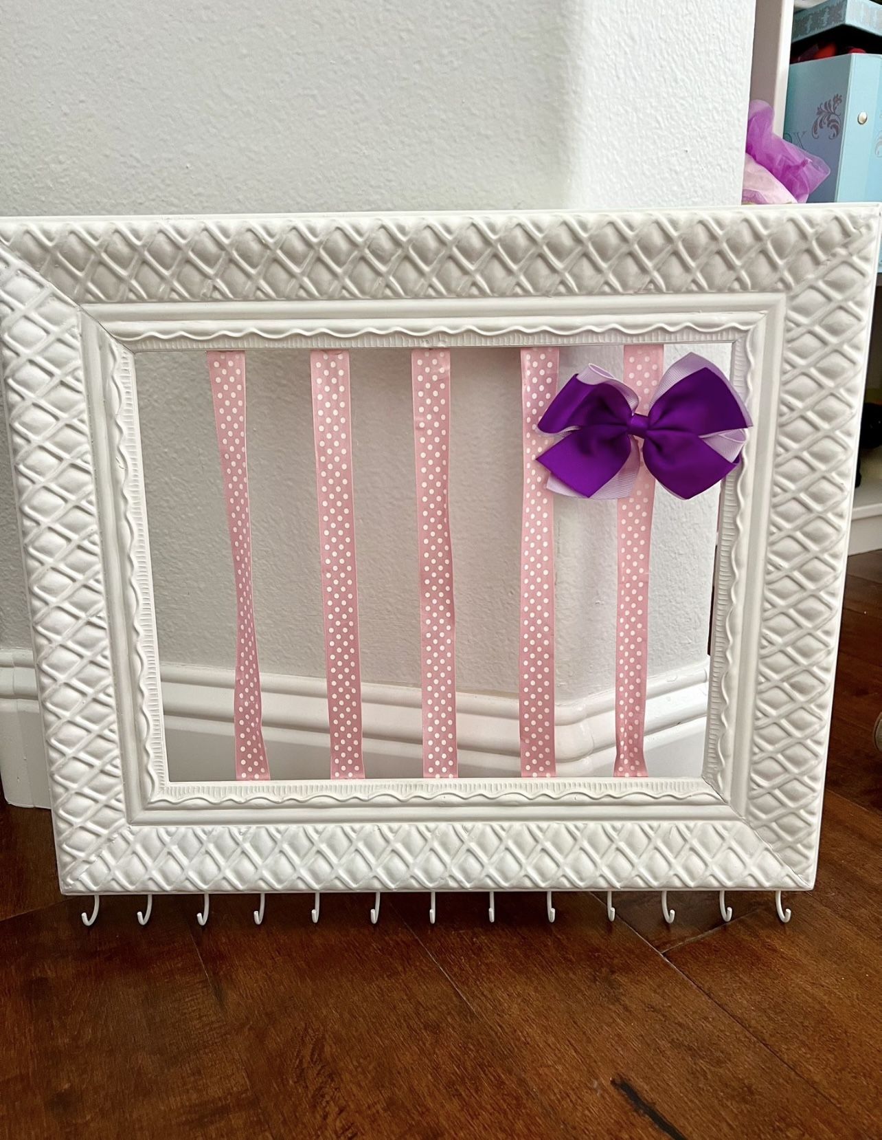 Adorable Girls Hair Bow And Jewelry Accessory Holder Has hooks on the bottom for necklaces or jewelry or hair ties. Hangs on the wall. In good con