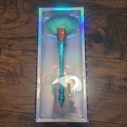 Bella Beauty Makeup Fan Brush NEW