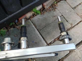 (2) Mercedes benz fuel injectors with fuel rail oem