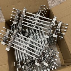 Hangers adjustable for pants, skirts, baby items, etc.