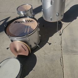 Sunlite drums 6 pieces for a beginner