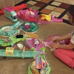 Zhu Zhu pets and Furreal pets playset lot