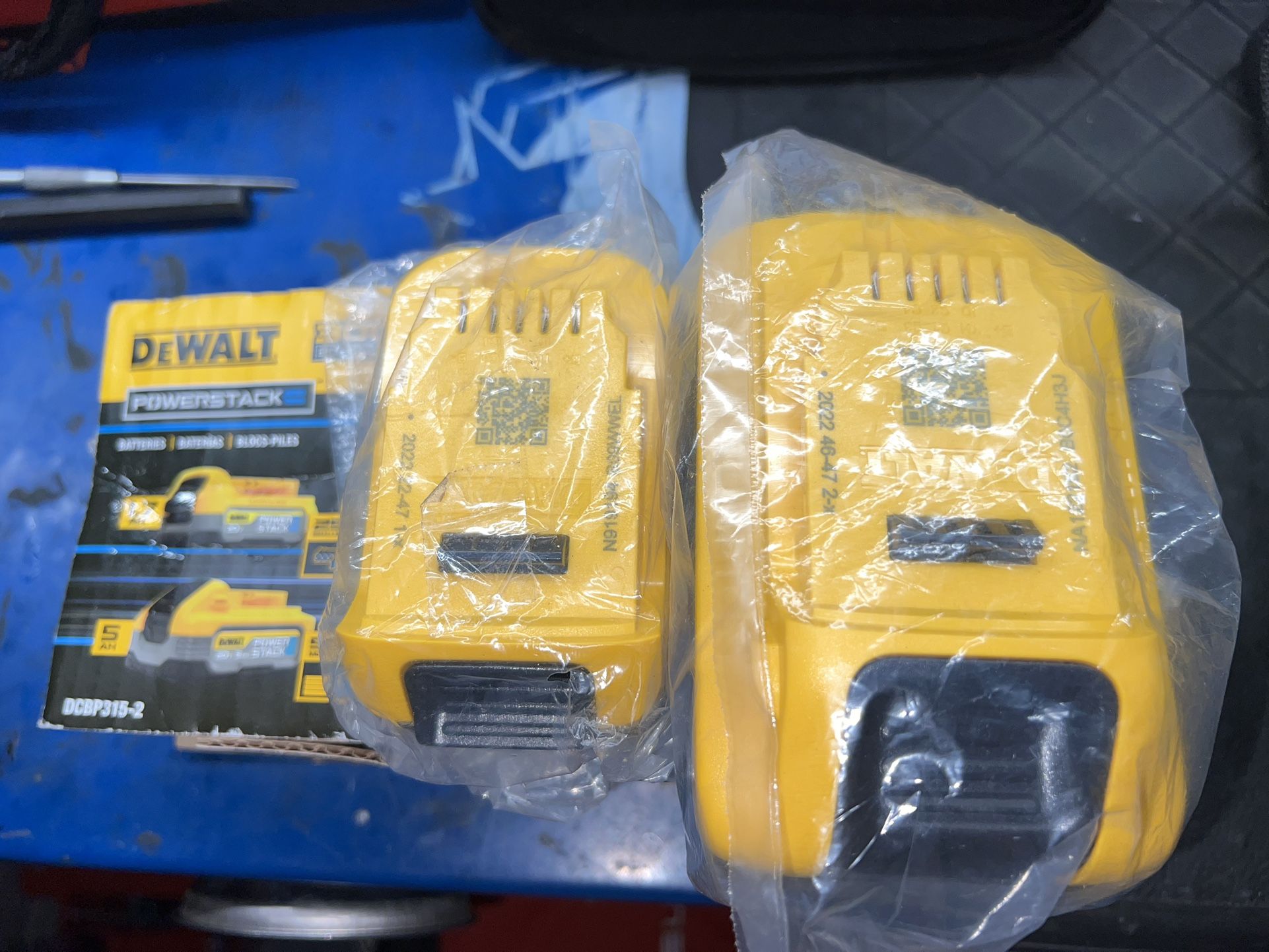 Dewalt Powerstack 20v Batteries 5.0a & 1.7a Power Tools Kit 