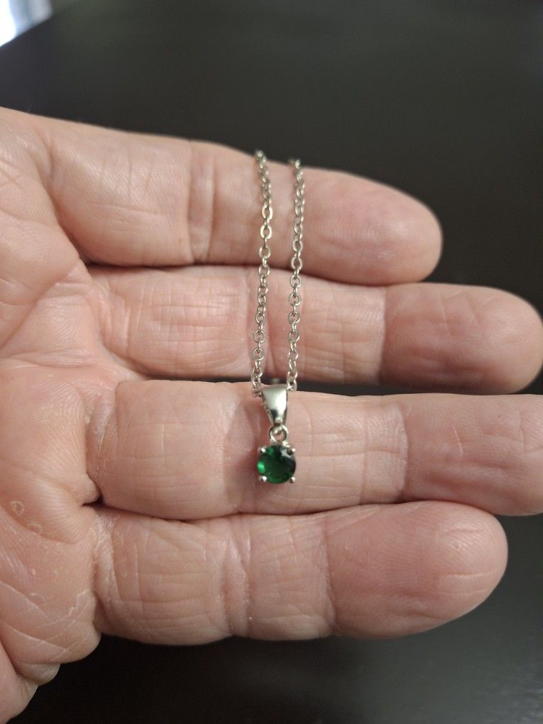 18" Silver Tone Rolo Chain With Faux Emerald Green Gemstone- Looks New