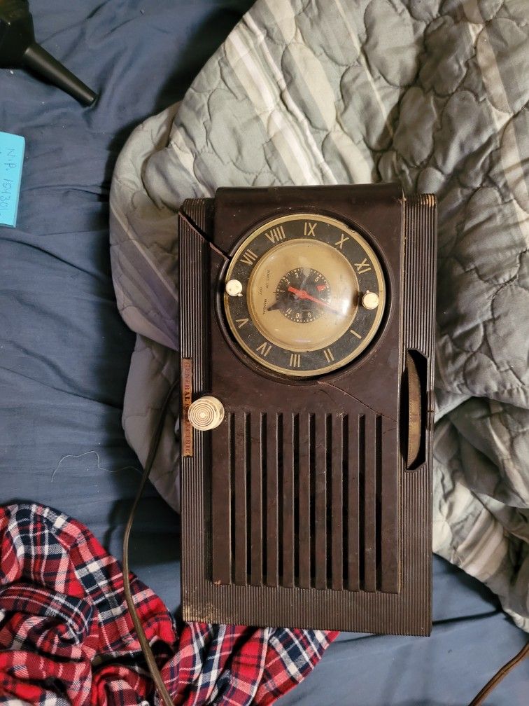 Vintage Clock Radio. 