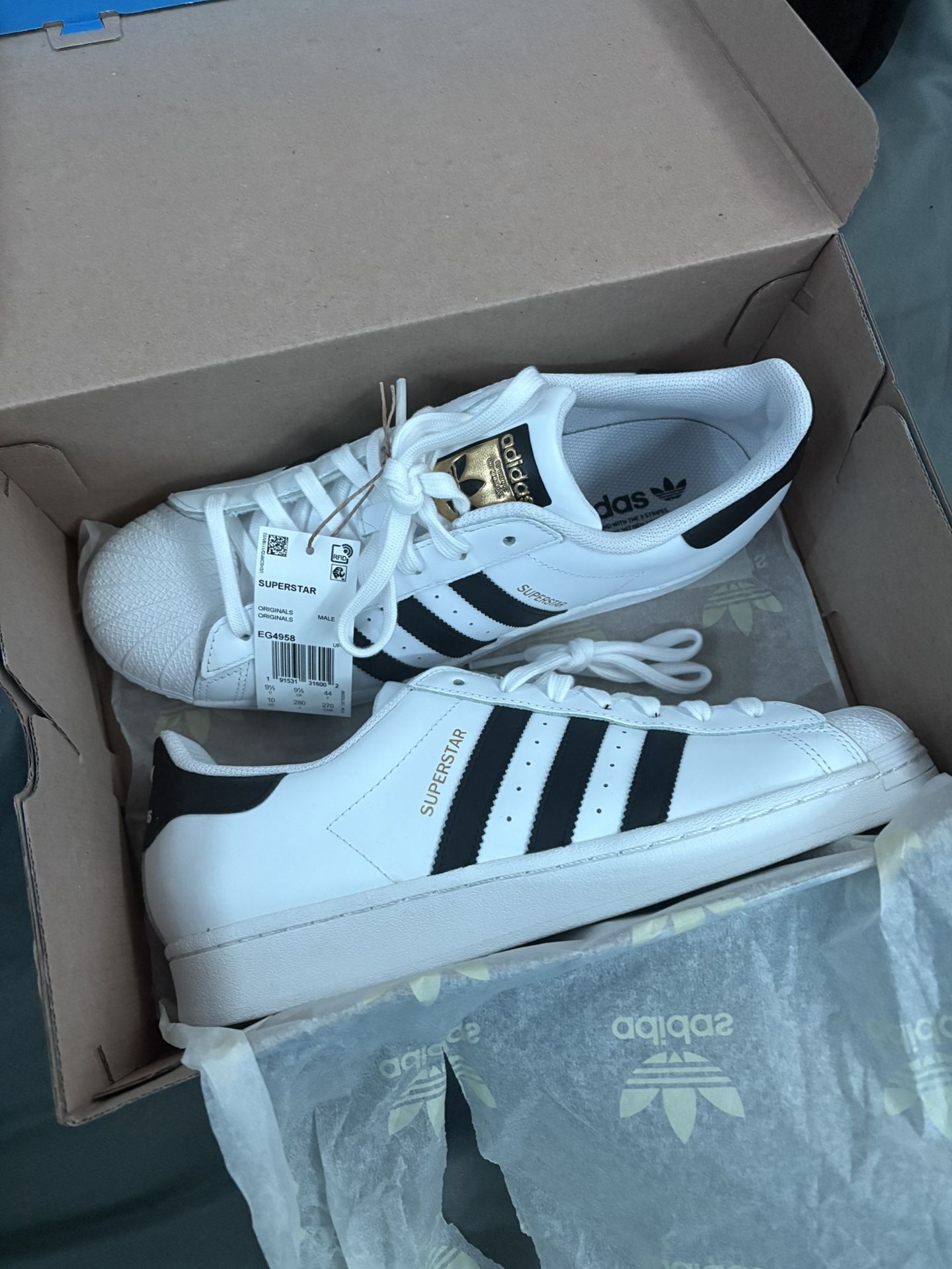 Men’s Adidas Superstar Size 10 Brand New