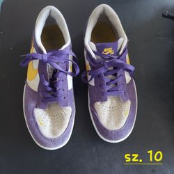 Purple/yellow Nike