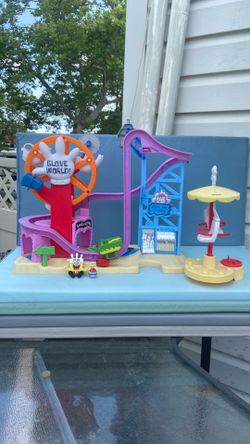 Retro Glove World SpongeBob amusement park
