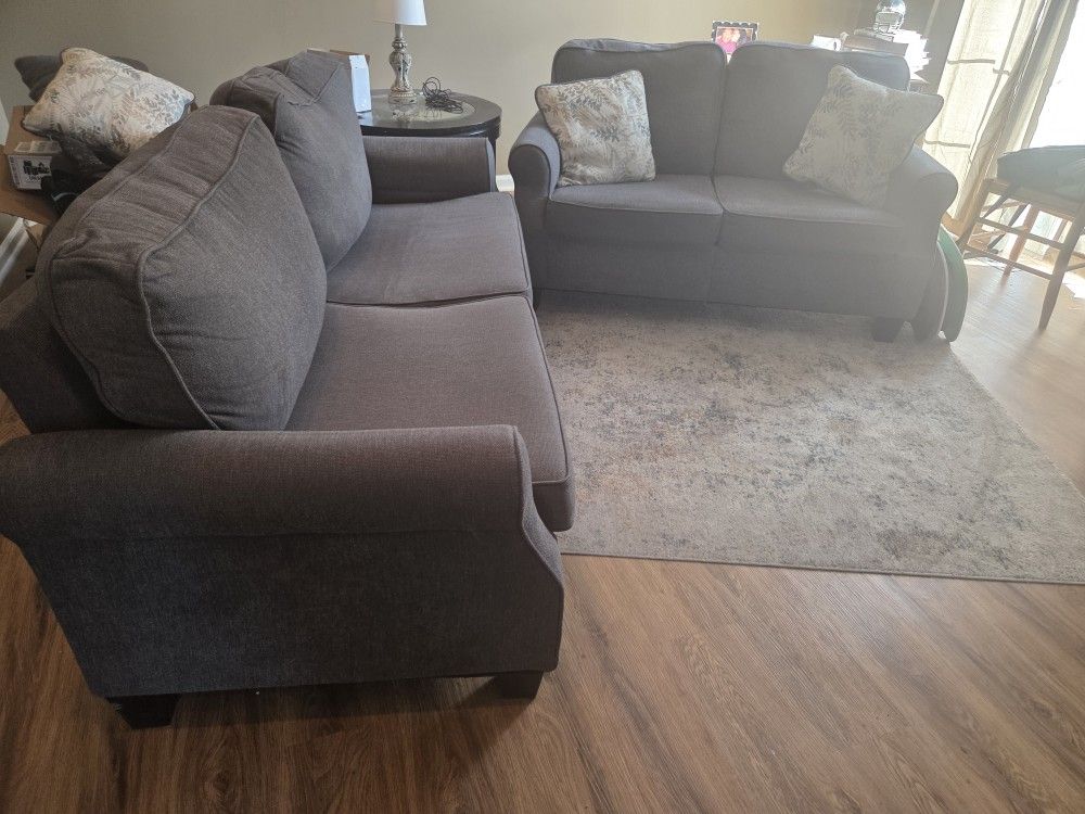FREE!!! 🎄 COZY COUCH/LOVESEAT set ☃️