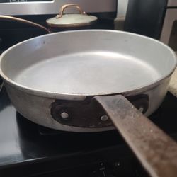 Extra large 14 inch Wagner Ware Heavy thick Magnalite Skillet. Commercial. 2164