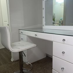 Makeup Vanity Table, 11 Drawers, Mirror, Lights, Glass Top