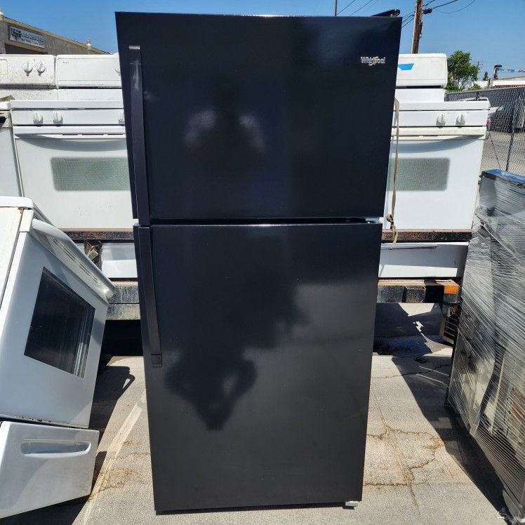 WHIRLPOOL 18CUFT BLACK FRIDGE