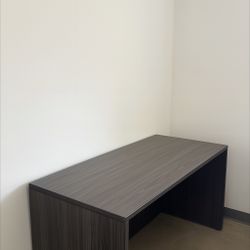 Modern Office Desk For Sale (LIKE NEW)