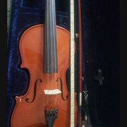 used violin with case -no string on bow 