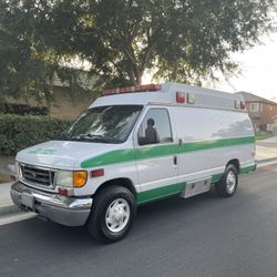 2004 Ambulance Ford E3 50 diesel runs perfect