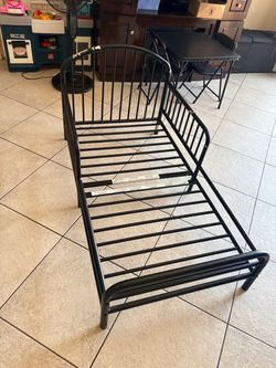 Toddler bed
