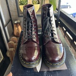 Men’s Size 9 Doc Martens burgundy