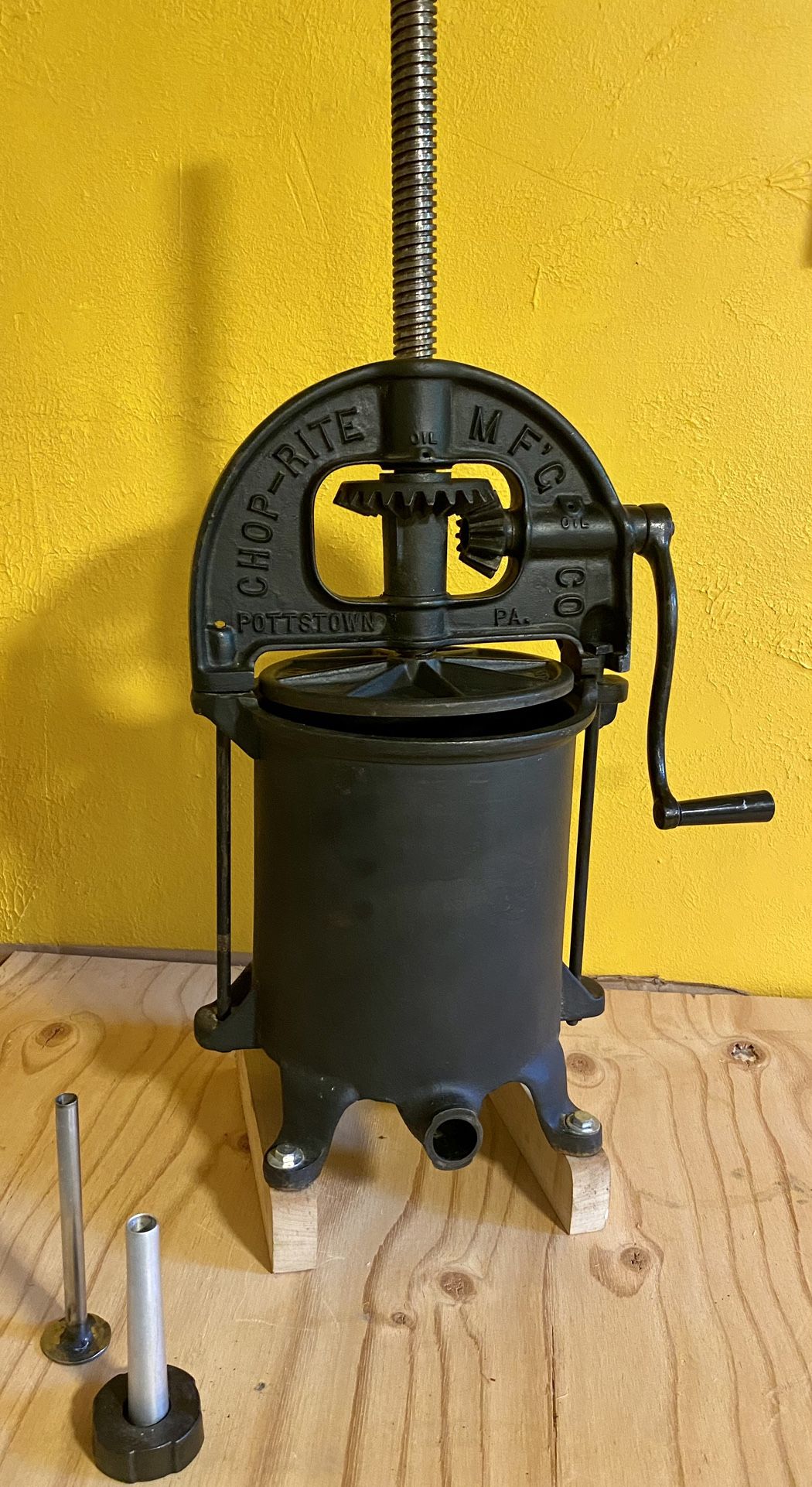 Chop-Rite sausage Stuffer, 8 Qt. Cast Iron, Off Grid