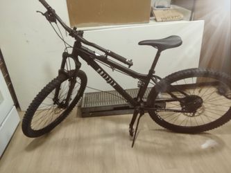 GT  Grizzly seven speed  mountain bike. Large 29 " Adult 5' 10" to 6'2"