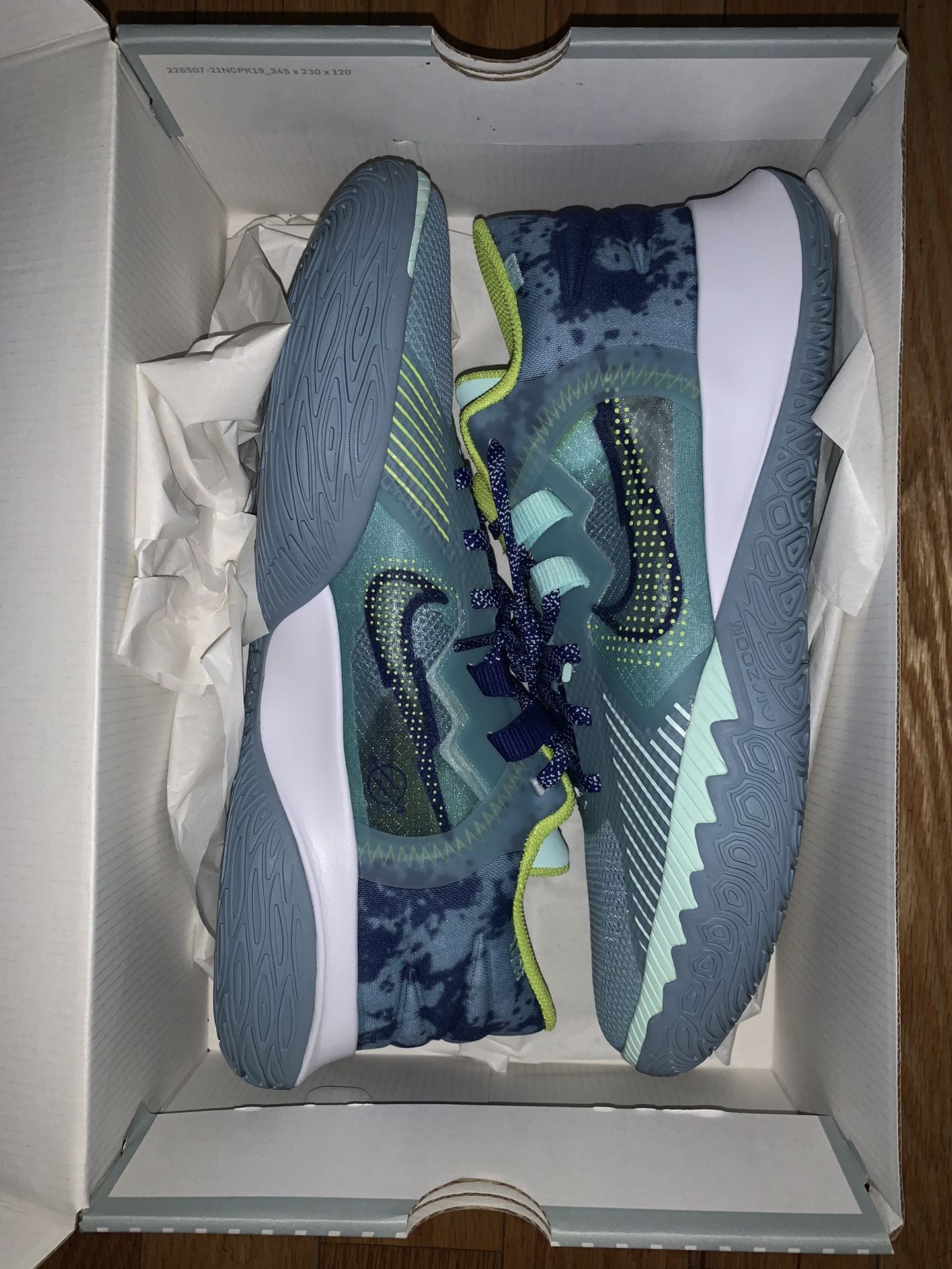Kyrie Flytrap Brand new (size 12)