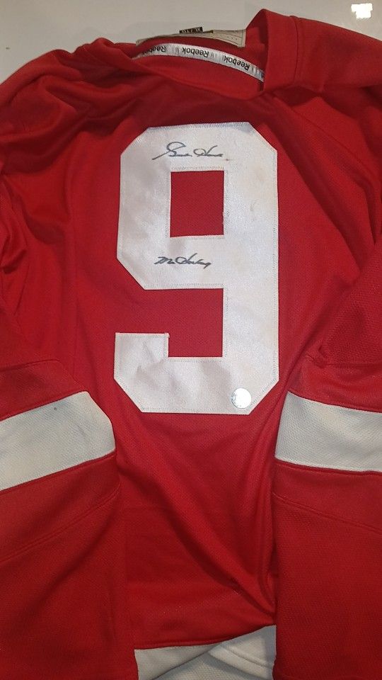 Signed By GORDIE HOWE (Mr. Hockey) DETROIT RED WINGS JERSEY- OFFICIAL REEBOK JERSEY OF THE NHL. - Gordie Howe