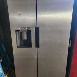 Double Door Refrigerator With Ice Maker