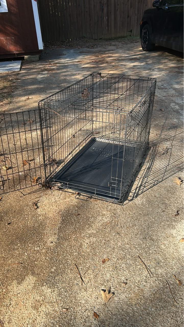 Free dog Kennel To good home for there dog.