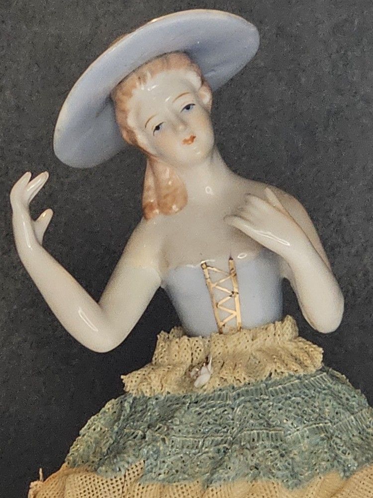 VTG COMPLETE half doll figurine, lady with Blue bonnet.