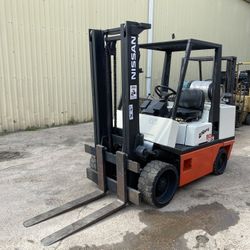 Nissan 8000lb Forklift