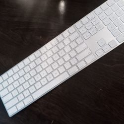 Apple Keyboard 