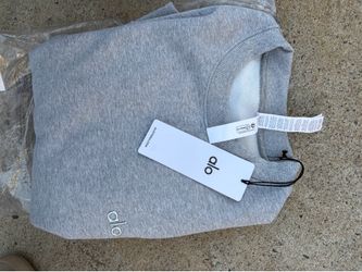 GRAY ALO CREWNECK