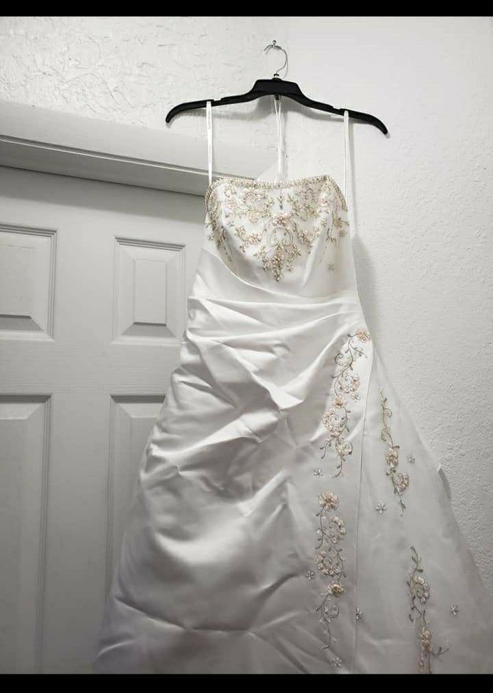 New White And Pink David's Bridal Wedding Dress And Veil