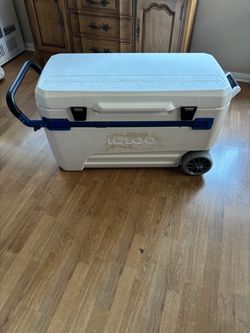 Igloo Sunset Glide 110-quart rolling cooler