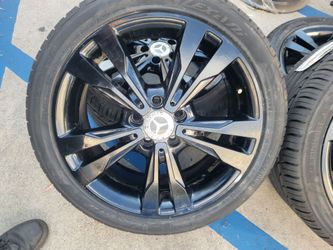18" Staggerd MERCEDES BENZ C300 Glossy Black Wheels With New Tires