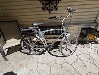 GT Slipstream streamline series trail/street hybrid bike 4130 Chromoly 21” frame 21 speed bicycle Rides shifts brakes great