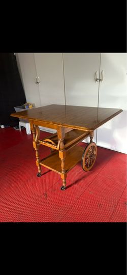 Vintage adjustable size table with working wheels.225