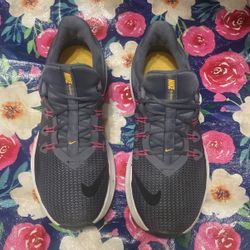 Ladies Grey Nike’s Size 6