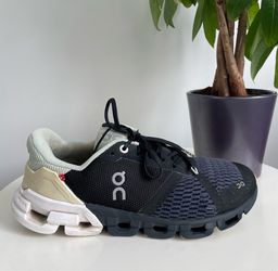 Women Size 7 On Running Cloudflyer Black White Running Shoes
