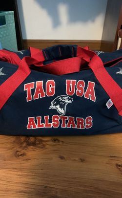 Cheerleading bag with merch