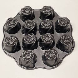 Nordic Ware 12 Sweetheart Roses Non Stick Cupcake Muffin Pan