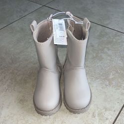Old Navy Toddler Girl’s Gray Boots, Size 5